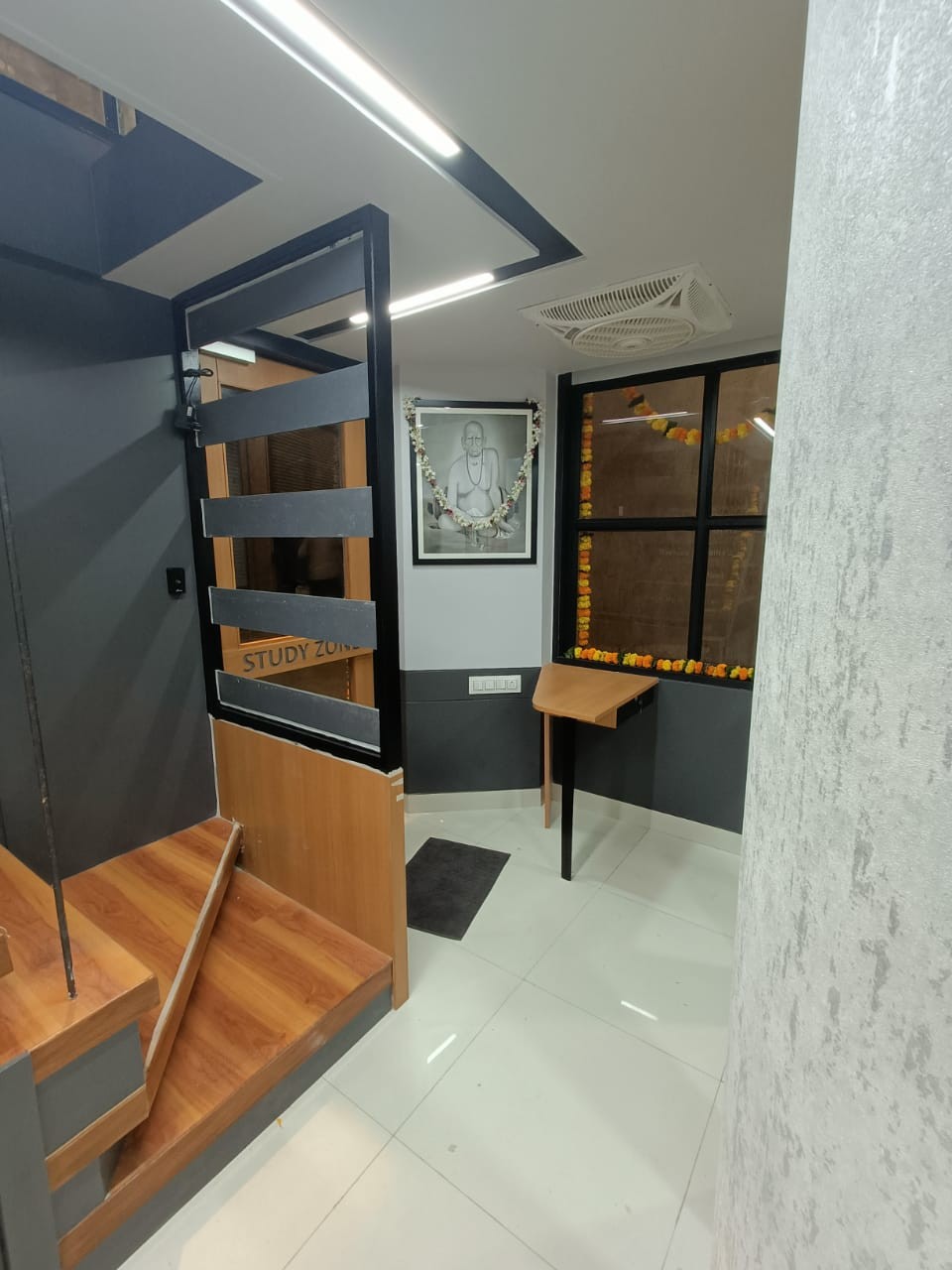 Study ZONE East – Air Conditioned Room